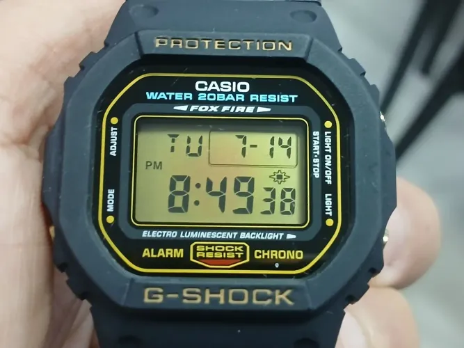 Casio dw-5600 fox fire série ouro