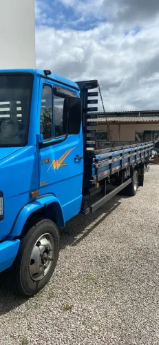 Mercedes 710 plus ano 2004 carroceria 6 metros