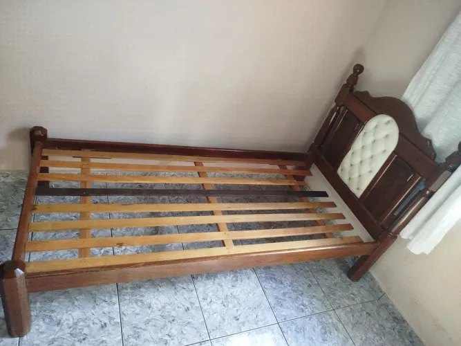 Vende se Cama de solteiro.
