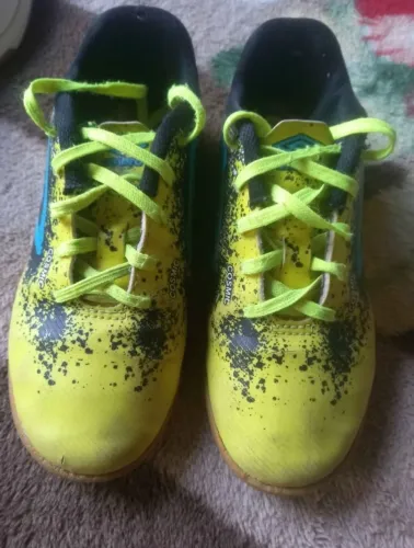 Tênis futsal tamanho 33