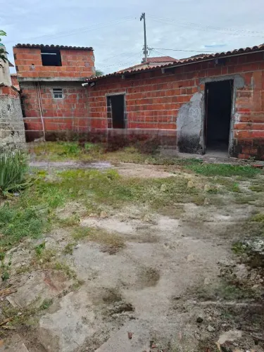 Terreno com 1 vão construido.