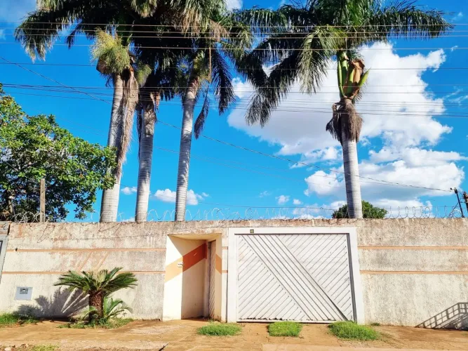 Imóvel com terreno amplo e 4 quartos bairro Vila Eliane!! R$ 345 mil