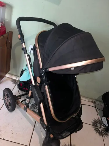 Vendo carrinho moises com bebe conforto acoplado novo