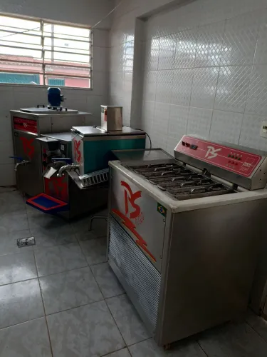 Fábrica de sorvete completa picolés e massa