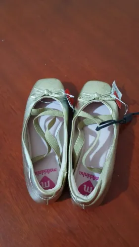 2 sandálias, Molekinha /Barbie. Calça 28