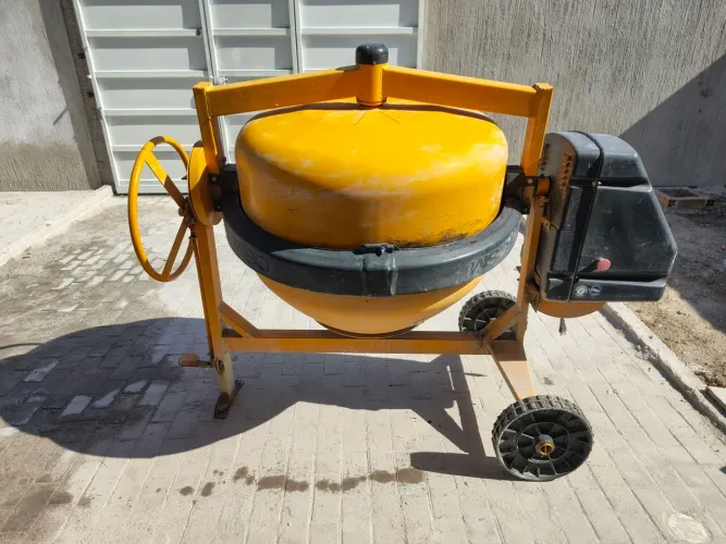 Vendo betoniera CSM 400 litros