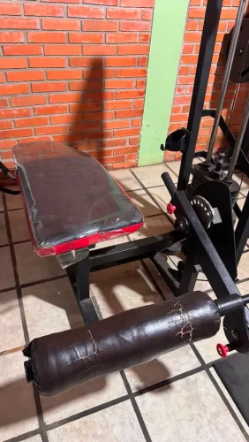 Equipamento musculação mesa flexora 