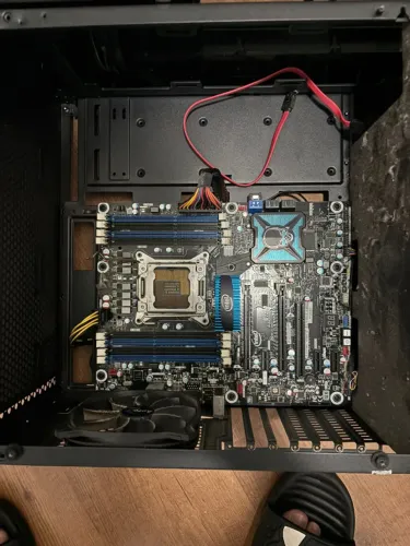 Placa Mãe Intel X79 LGA 2011 - Série Extreme (8 Slots DDR3)
