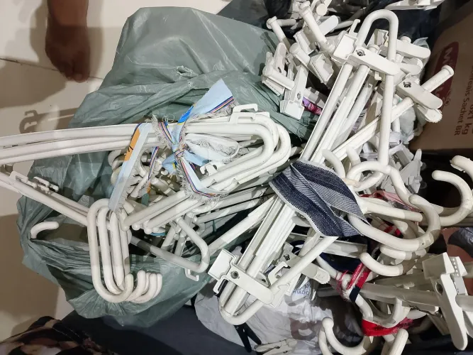 Vendo cabides branco 