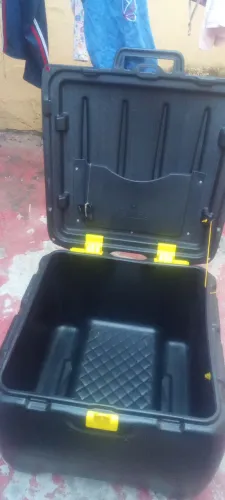 Baú icebras de 140L com suporte universal pra moto 