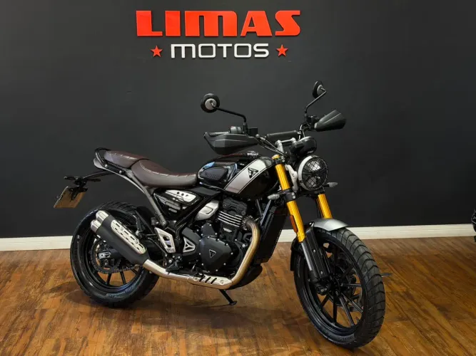 Scrambler 400X Preta 2025 - Apenas 4.400 KM.