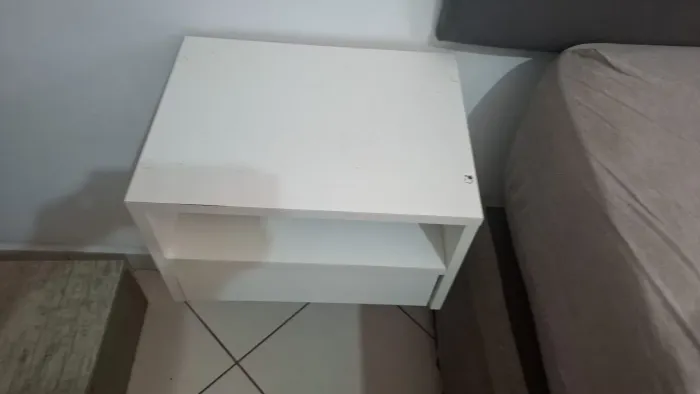 Vendo cama com colchão e criado mudo ótimo estado