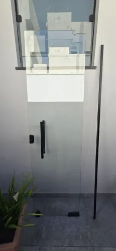 Porta de vidro temperado 60x212 (cada porta tem essa medida)