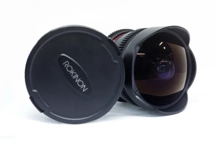 Lente Rokikon Cine 8mm T3.8 Fisheye CS - Canon - Seminovo