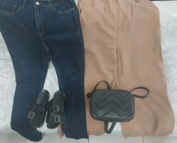 Lote de Roupa Feminina Seminovas Forever, Zinzanne, Acostamento