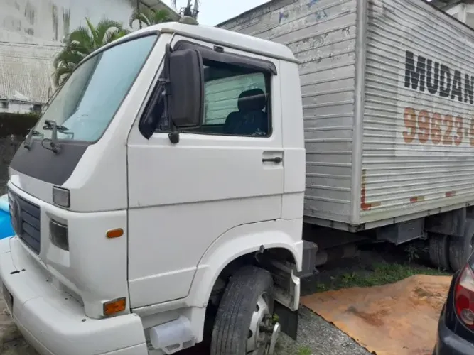 CAMINHÃO BAÚ
