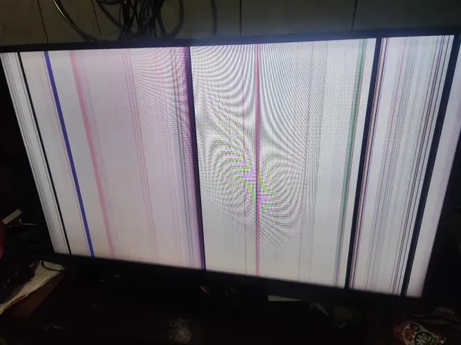 Tv com defeito retirada de peças