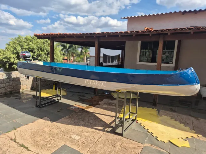 Barco 5 mts e motor 5hp