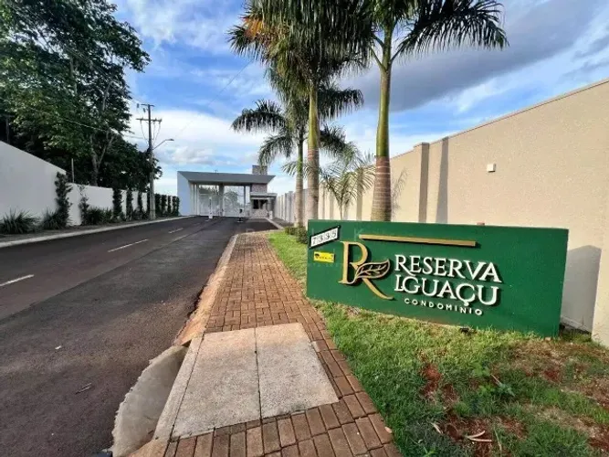 Viva com Segurança e Conforto: Terreno Plano de 660m² em Condomínio Fechado