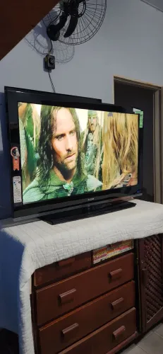 TV CCE 46"  não é smart, tem conversor digital integrado 