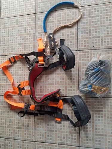 Vendo cinto paraquedista com talabarte e bota bico de aço 