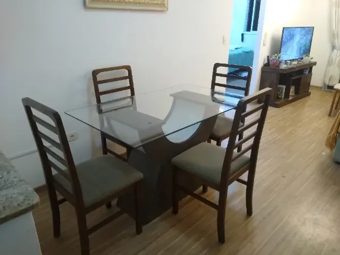 Mesa 1,30 x 0,80 com 4 cadeiras