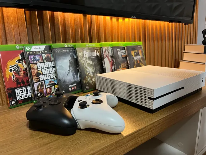 Xbox one 7 jogas 2 controles originais