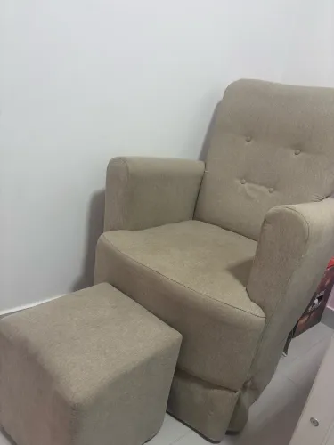 Cadeira/Poltrona Amamentação(balanço) + Puff 