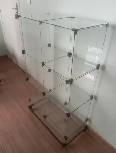 Balcão de vidro expositor com base e rodinha