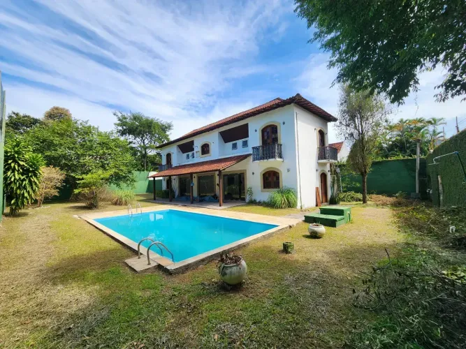 ITANHANGÁ-RJ - Estrada Itajuru - casa duplex com 3 quartos