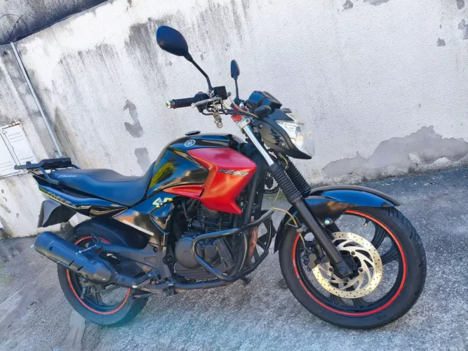 Yamaha Fazer 250 bem cuidada km baixa / ano