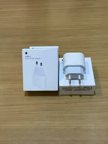 Fonte Carregador USB-C 20W Compatível com iPhone - Novo