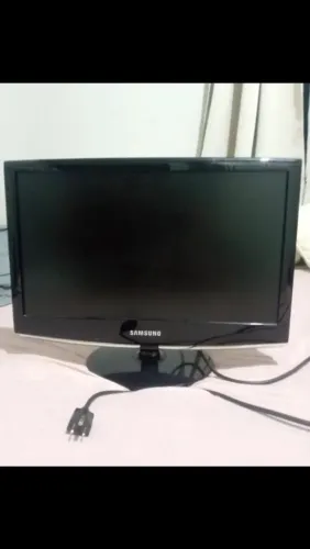 Dois Monitores semi- novos perfeito estado