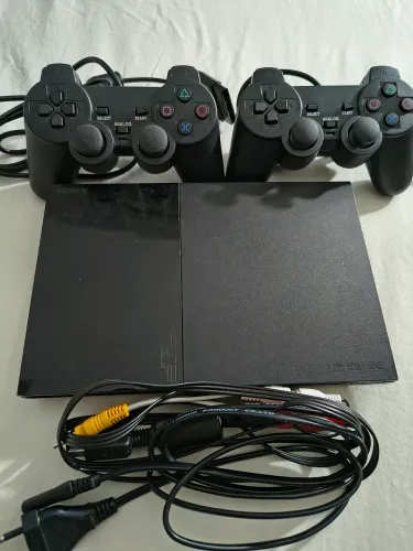 Playstation 2 slim, com controles e cabos novos