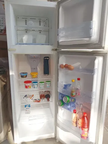 GELADEIRA CONSUL "FROST FREE 300 LITROS" FUNCIONANDO
