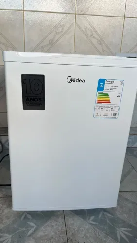 Frigobar semi novo