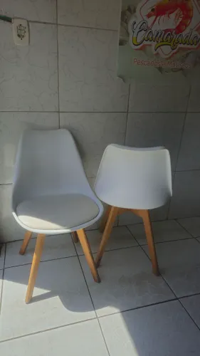 Cadeira Leda Eames