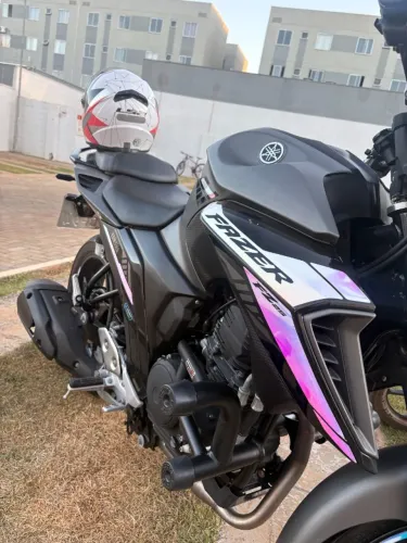 moto yamaha FZ25 1 ano de uso