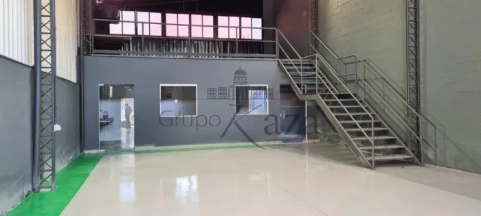 Galpão Comercial - Residencial Parque dos Sinos - Jacareí - 196m².