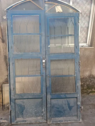 Porta e janelas de ferro