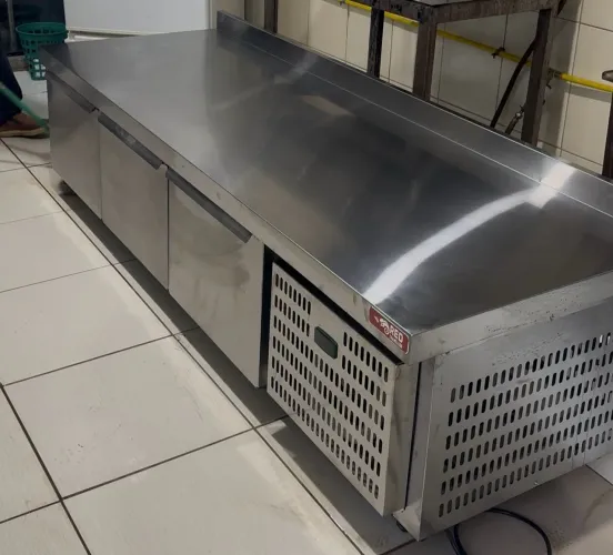 Balcão inox Refrimate Red Chameleon