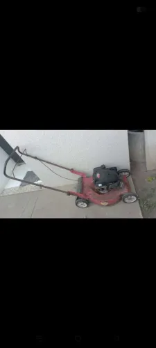 Carrinho de cortar grama da branco