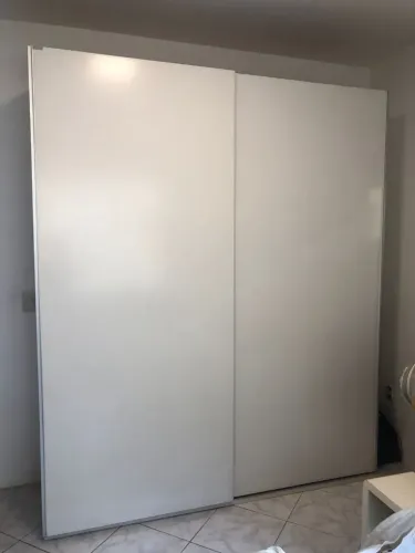 Guarda Roupas 2 Portas Rudnick. Imperdível!
