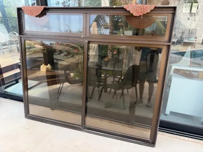 Janela de Alumínio com Vidro FUME 1,76 x 1,47m - R$ 350