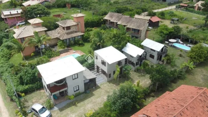 Pousada com 4 unidades, piscina e vista para a Lagoa de Ibiraquera .Excelente investimento