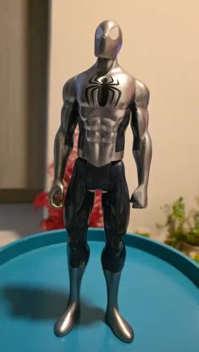 Boneco Homem Aranha Prateado da Marvel 