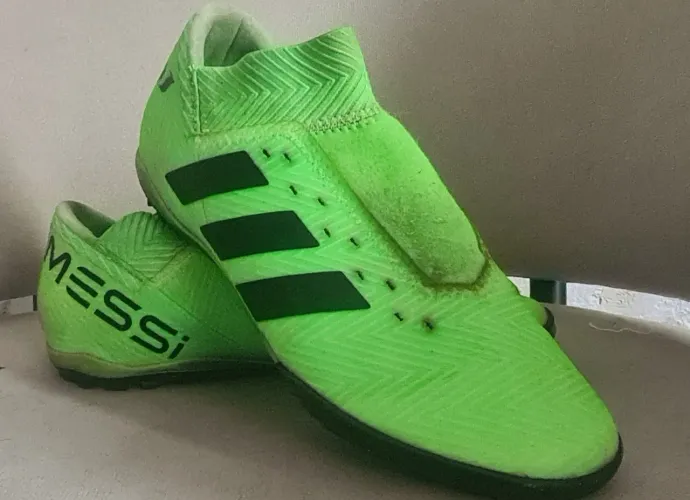Chuteira society Messi (38)