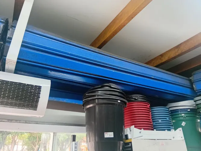 Vende-se porta de aço vasculante comprimento 2.00m altura 2.70m