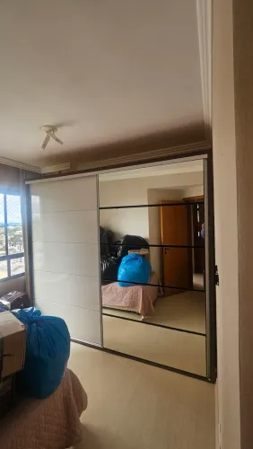 Guarda roupa grande com espelho casal branco