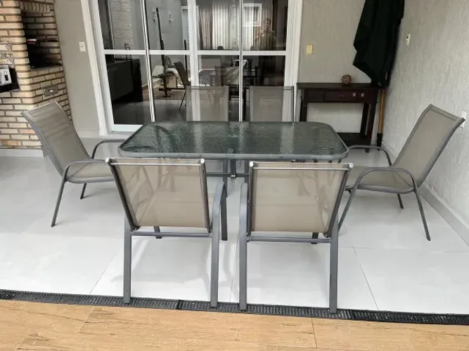 Conjunto Mesa com 6 cadeiras - Área Externa